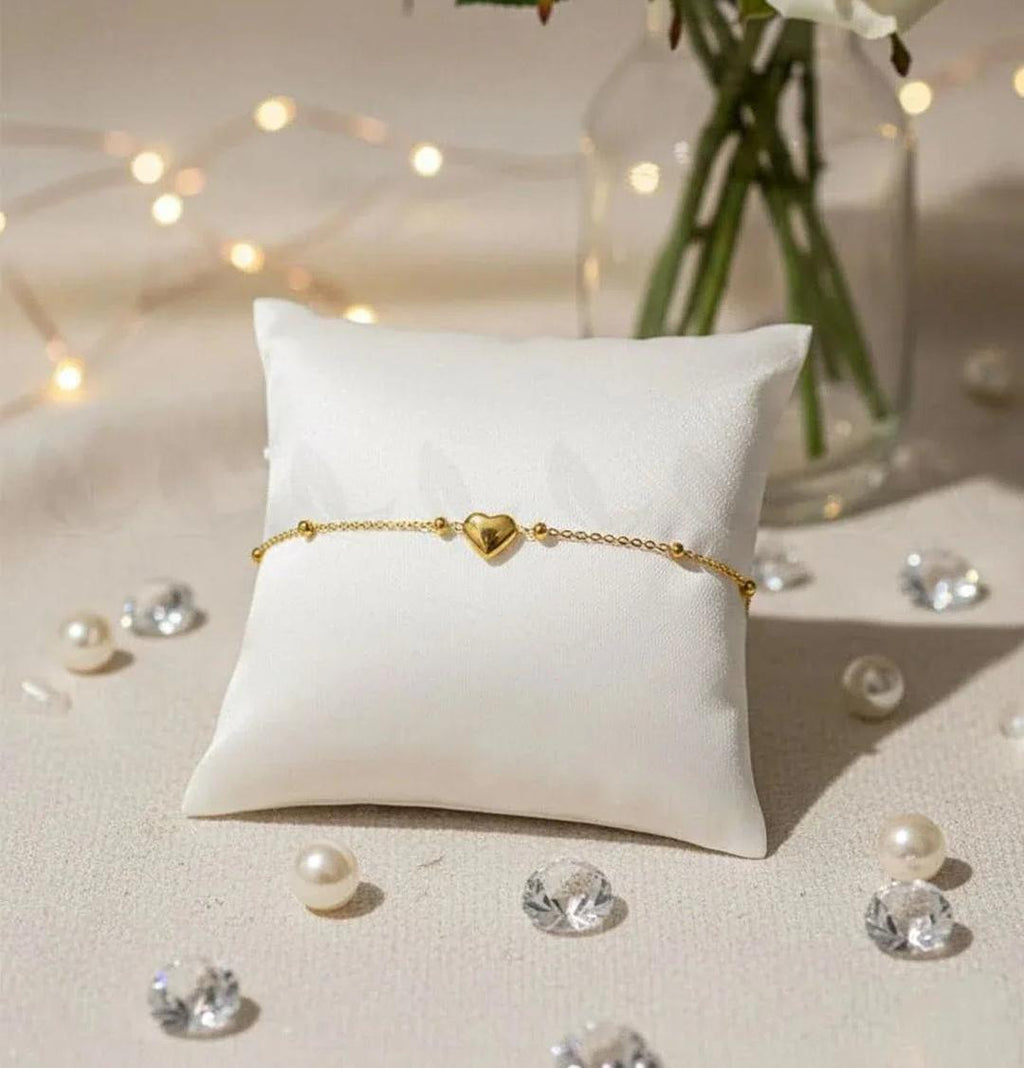 Dainty Heart Charm Gold Bracelet with Beaded Detail