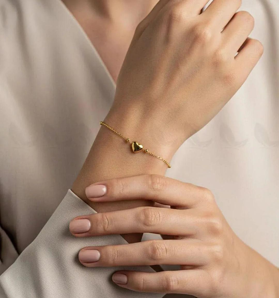 Dainty Heart Charm Gold Bracelet with Beaded Detail