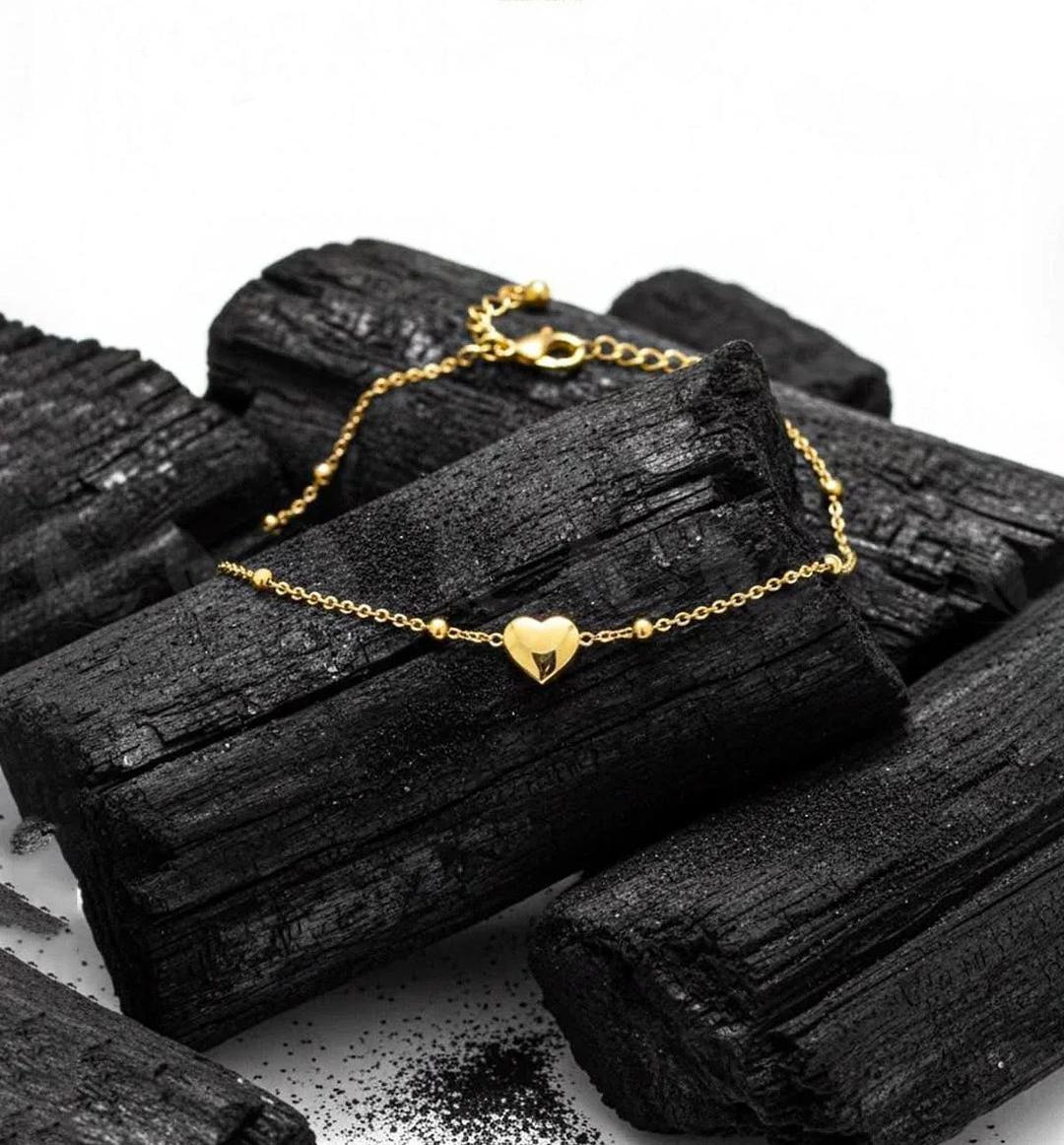 Dainty Heart Charm Gold Bracelet with Beaded Detail
