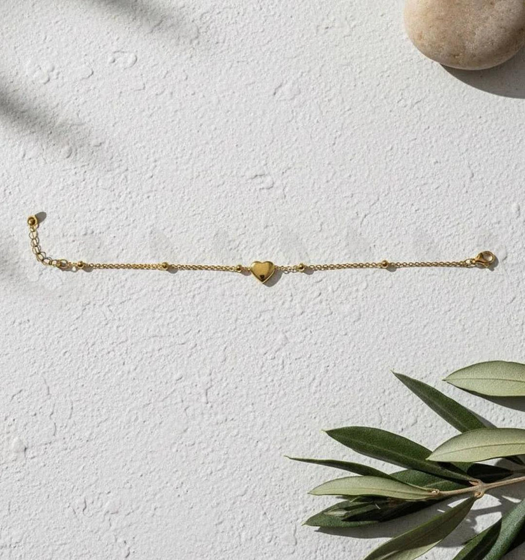 Dainty Heart Charm Gold Bracelet with Beaded Detail