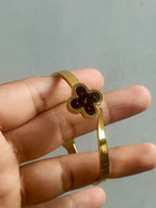 Luxury Gold Clover Bangle Watch with Onyx Black Dial